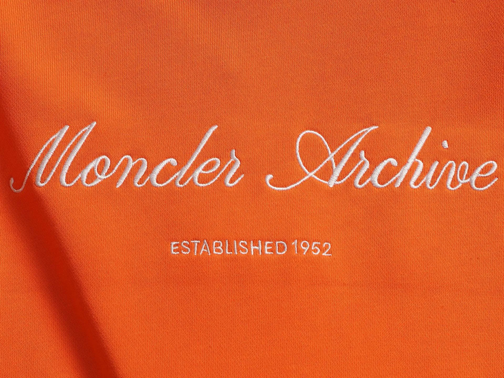 MONCLERClassiclogo Logo ， Retro Same Style 380 Versatile : Black Orange Size：XS S M L